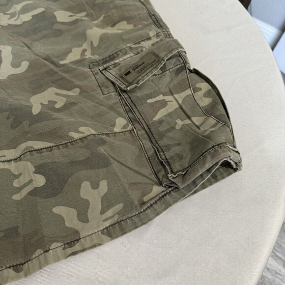 Levis Camo Cargo Shorts Mens Size 42 US - Picture 2 of 12